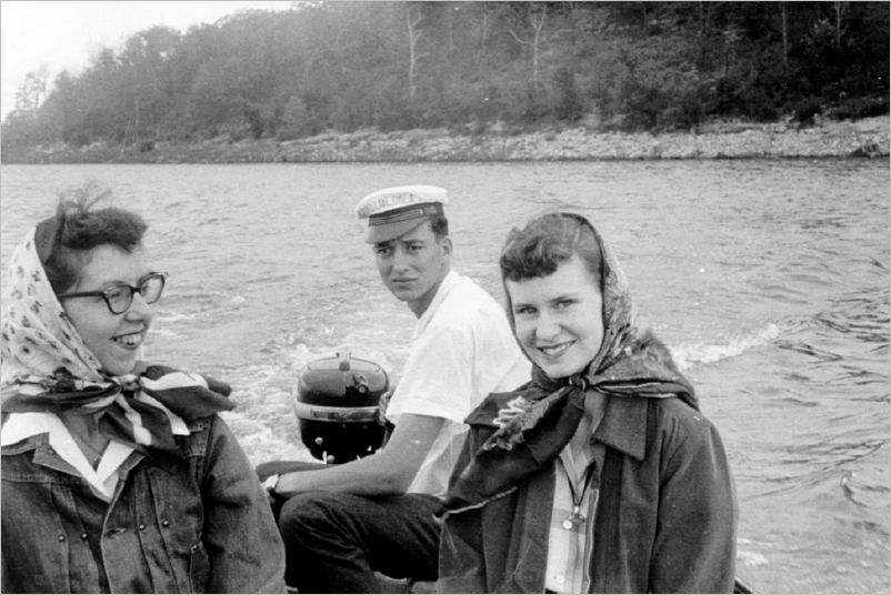 Carolyn, Robert/Bob/Duane/Sonny, and Glenda looking for freighters to hijack